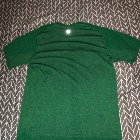 Lululemon Metal Vent T-Shirt Green Tee - Picture 4 of 10